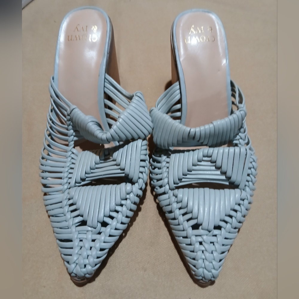 Crown & Ivy Gray Mules with Pointed Toe and Woven Design